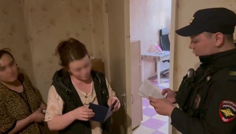 В Петербурге 600 мигрантов не прошли проверку полиции на знание русского языка