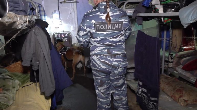 В Петербурге 600 мигрантов не прошли проверку полиции на знание русского языка