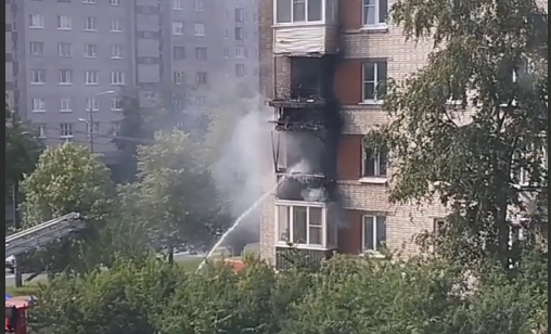 Из-за пожара в доме на Народной эвакуировали 12 человек