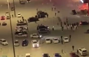 Толпа неизвестных устроила драку со стрельбой у гипермаркета в Тюмени