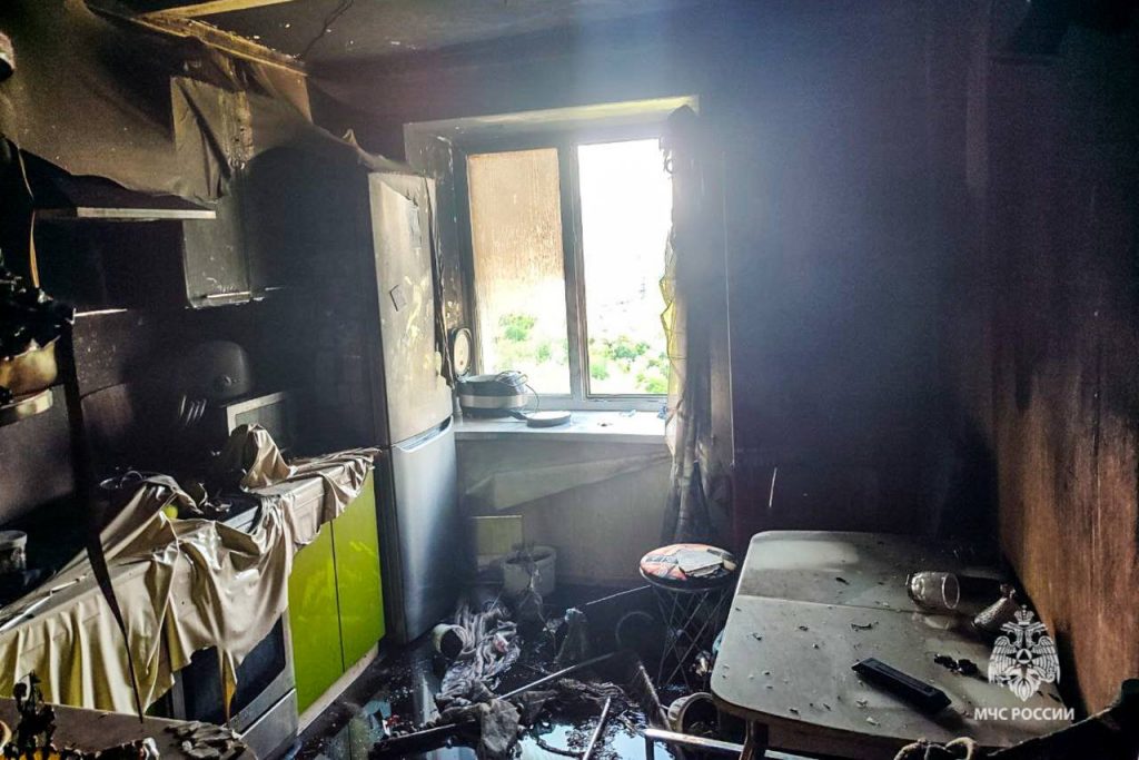 Семь человек спасли из квартирного пожара в Перми