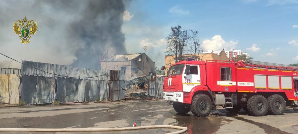 Площадь пожара на складе в Подмосковье достигла 1600 «квадратов»