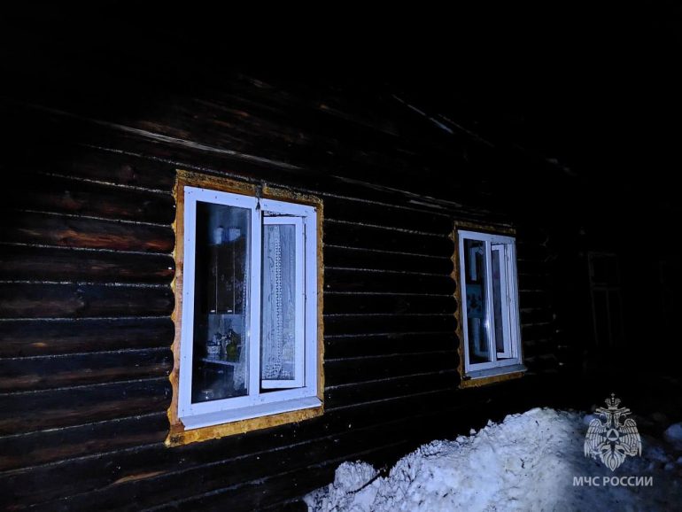 Суд назначил мужчине год исправительных работ за сгоревший из-за окурка дом