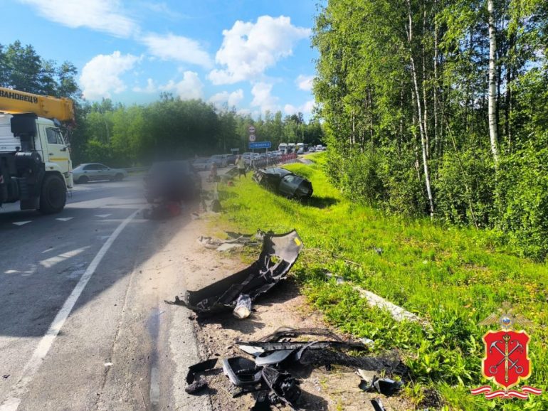 Один человек погиб и трое пострадали в массовом ДТП под Приозерском