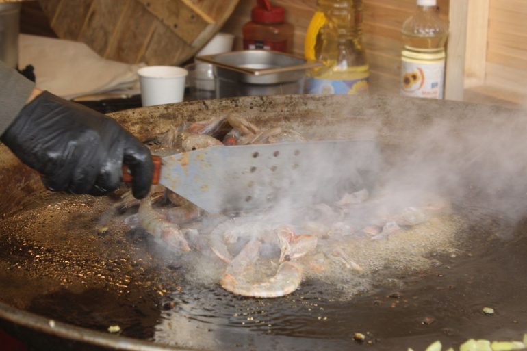 В Парке 300-летия в воздухе аромат еды, а во рту у людей копятся слюни