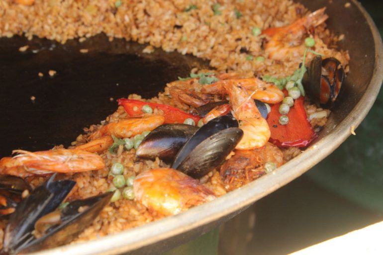 В Парке 300-летия в воздухе аромат еды, а во рту у людей копятся слюни