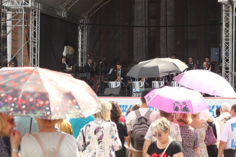 Фестиваль «Свинг белой ночи - 2024» слушали даже в Летнем саду