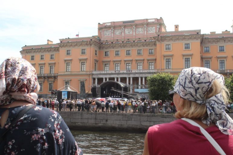 Фестиваль «Свинг белой ночи - 2024» слушали даже в Летнем саду