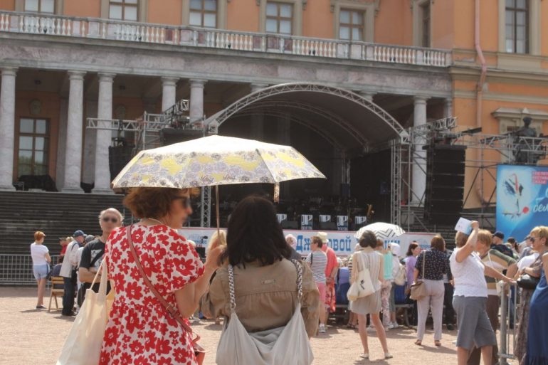 Фестиваль «Свинг белой ночи - 2024» слушали даже в Летнем саду