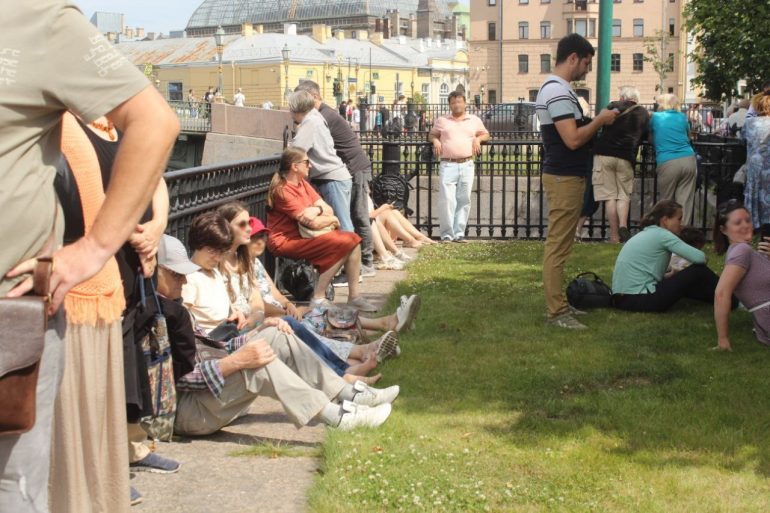 Фестиваль «Свинг белой ночи - 2024» слушали даже в Летнем саду