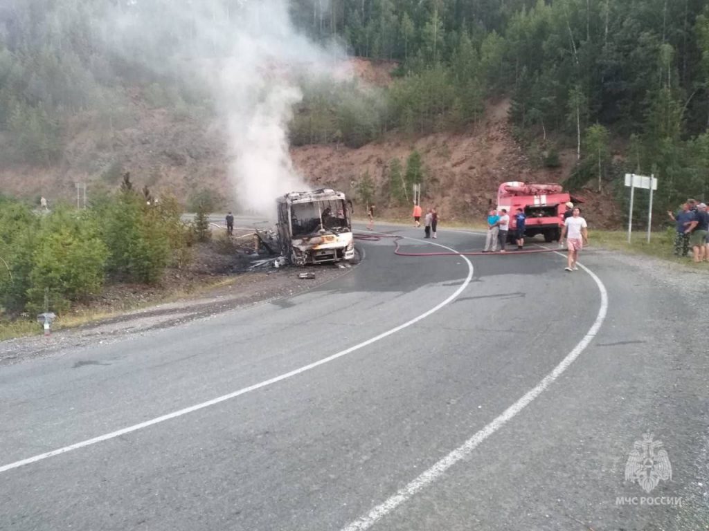 В Башкирии сгорел автобус, перевозивший 43 туристов