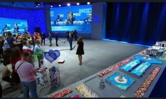 Путин приехал на закрытие выставки «Россия»