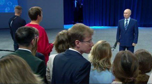 Путин приехал на закрытие выставки «Россия»