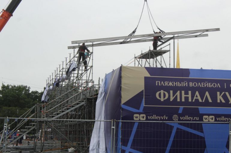 На Дворцовой создают пляж для финала Кубка России по пляжному волейболу