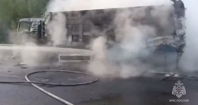 Два водителя получили травмы в ДТП с грузовиками на М-10 у Тосно