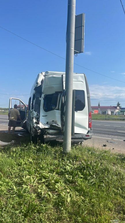 Один человек погиб и шесть пострадали в ДТП с маршруткой под Рязанью