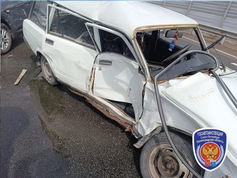 Двухлетняя девочка пострадала при столкновении легковушек на КАД