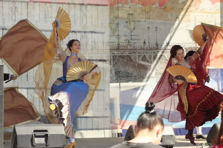 В Сампсониевском саду реконструировали петровские ассамблеи