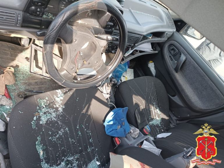 Полиция показала фото с места ДТП на 38-м км КАД с четырьмя пострадавшими