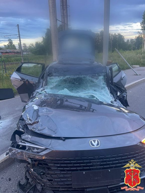 ДПС гонялось по Непокоренных за водителем каршеринга на Changan