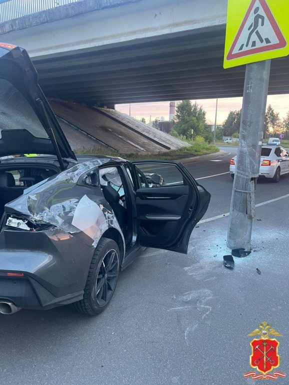 ДПС гонялось по Непокоренных за водителем каршеринга на Changan