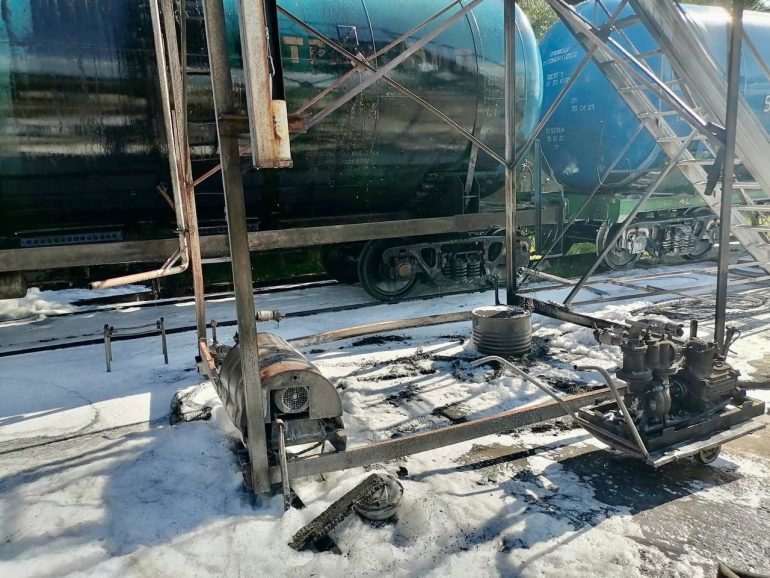 Вагон-цистерна загорелся у Ладожского вокзала