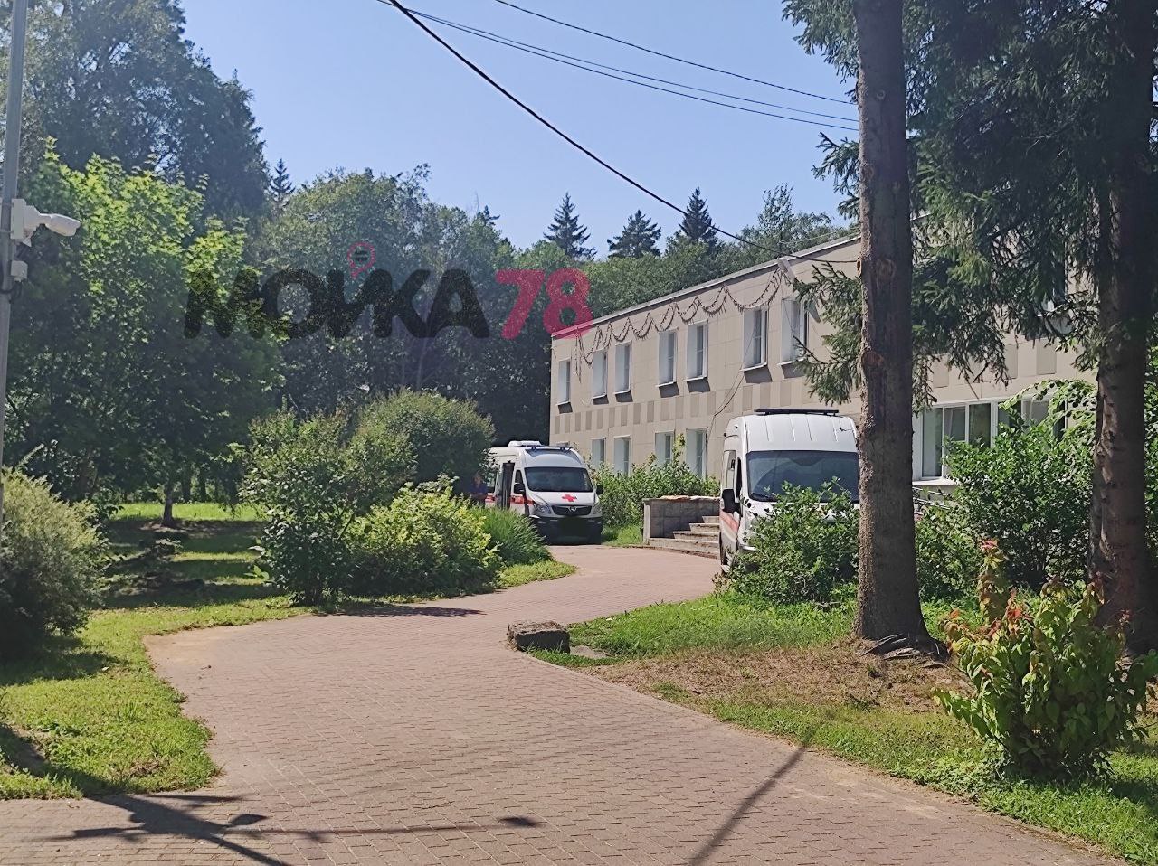 В детский лагерь «Солнечный» в выходные ездили машины скорой помощи