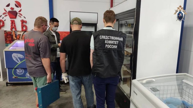 В Петербурге ФСБ и Росгвардия перекрыли канал незаконный черной икрой и крабом