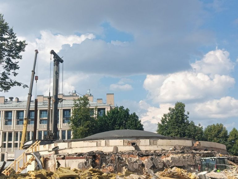 Начался снос вестибюля метро «Фрунзенская»