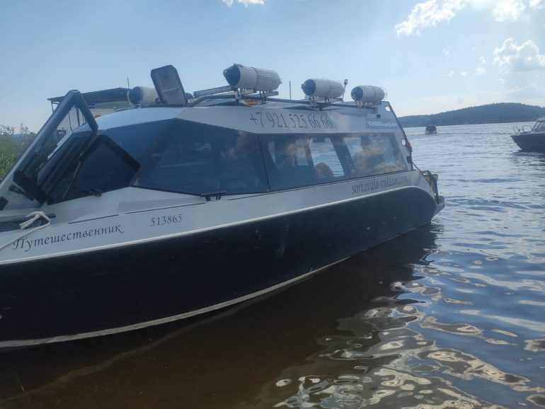 Два прогулочных катера столкнулись на Ладожском озере