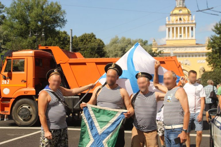 Большой фоторепортаж об атмосфере Дня ВМФ в Петербурге