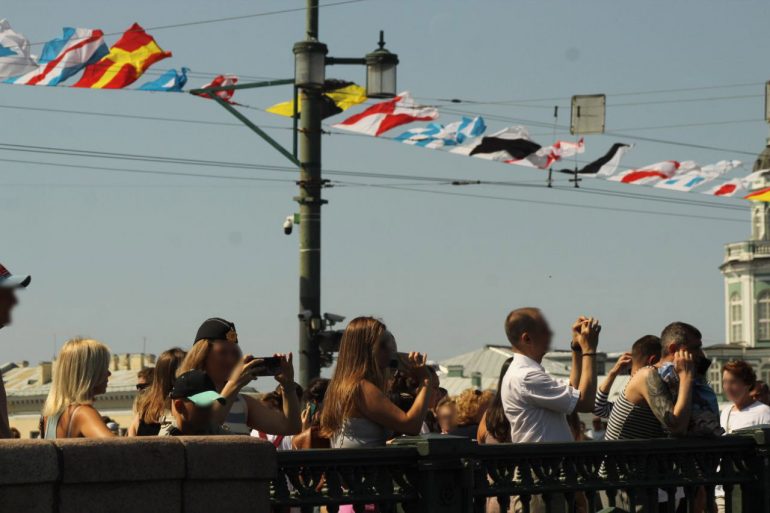 Большой фоторепортаж об атмосфере Дня ВМФ в Петербурге