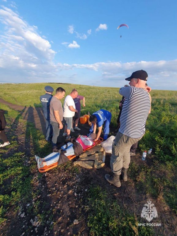 В Башкирии на туристку упал парапланерист