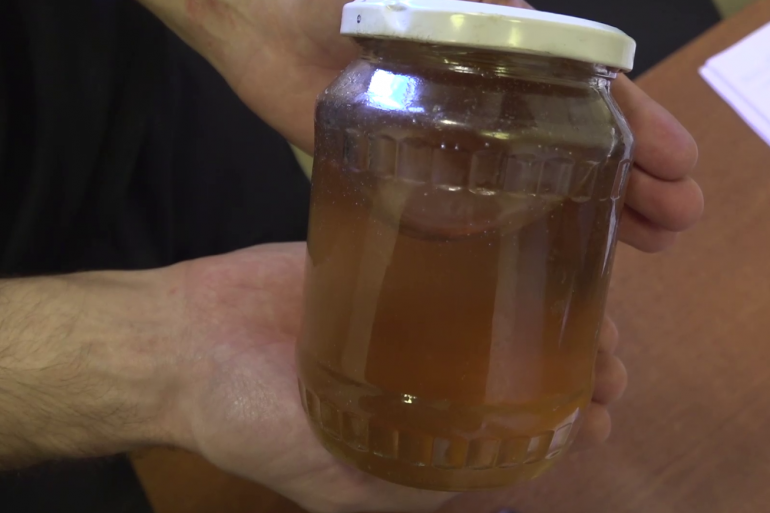 В Петербурге задержали цыганку, продавшую мед пенсионерке за 8,5 тысячи рублей