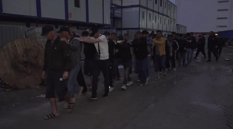 В Петербурге 600 мигрантов не прошли проверку полиции на знание русского языка