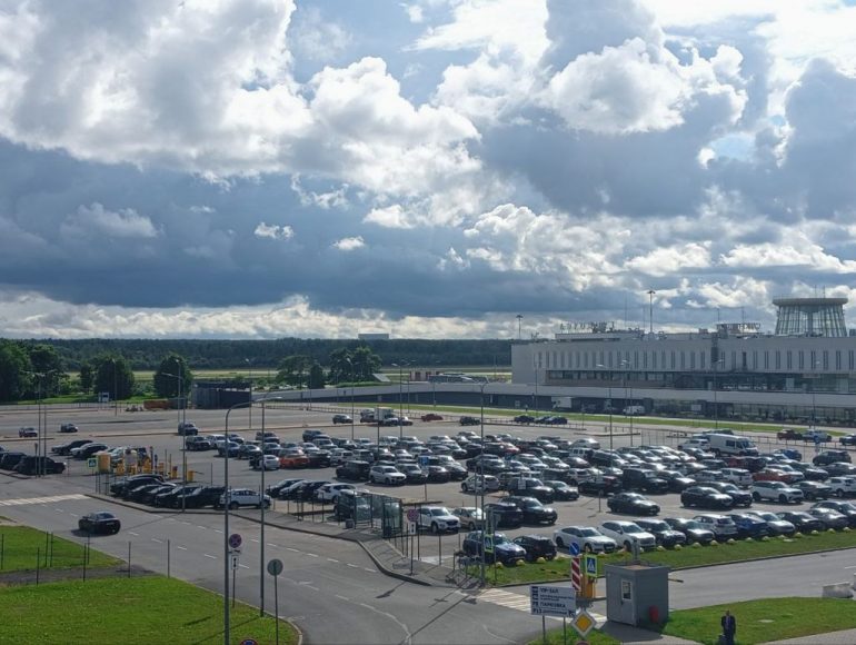 Парковки Пулково пустеют на фоне взвинчивания цен на стоянку