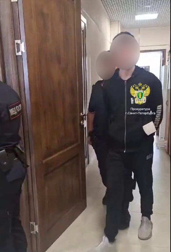 Двое из Кронштадта отправятся в колонию за кражу белья и еды