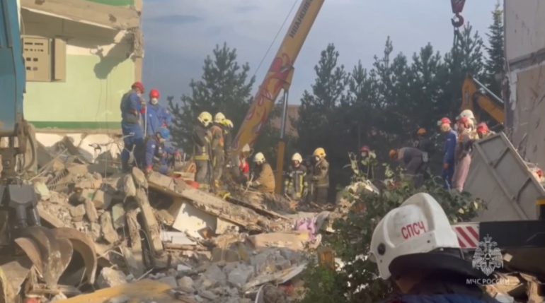 Спасатели завершили поиск людей под завалами рухнувшего дома в Нижнем Тагиле