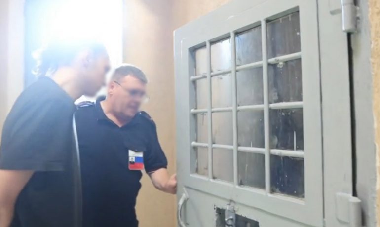 Задержан скейтер, разбивший лобовое автобуса в Сестрорецке