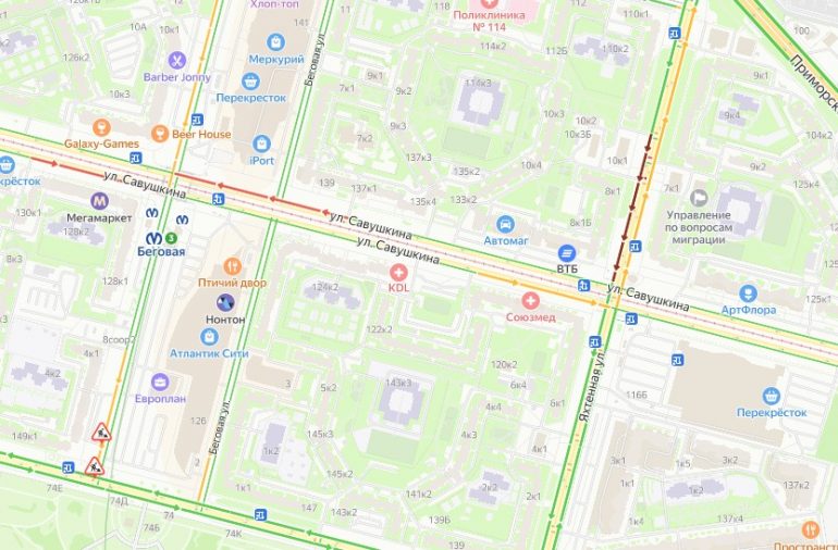 У Парка 300-летия перед Днем знаний укладывают новый асфальт