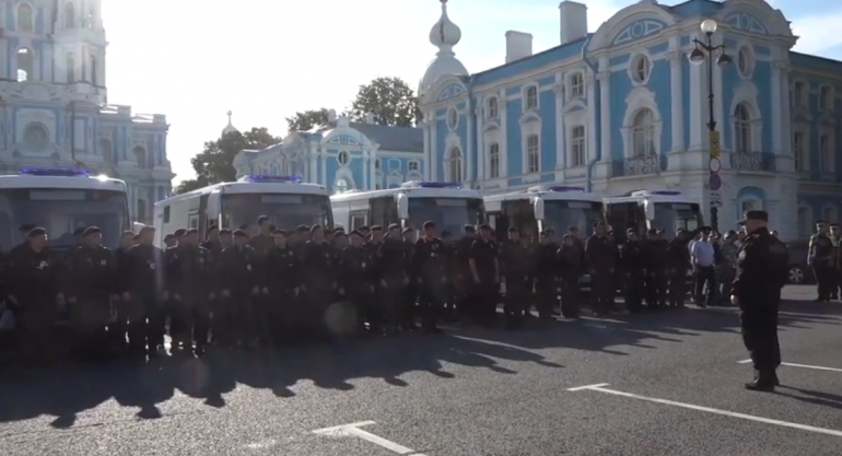 Полиция провела рейд в Апраксином дворе