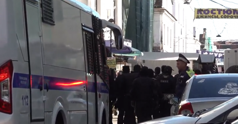 Полиция провела рейд в Апраксином дворе