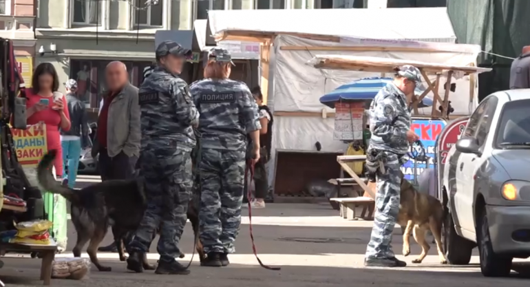 Полиция провела рейд в Апраксином дворе