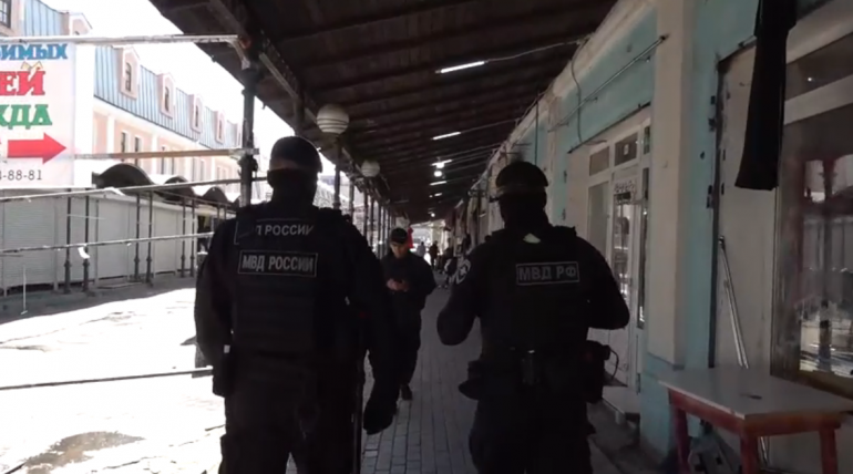 Полиция провела рейд в Апраксином дворе
