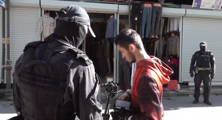 Полиция провела рейд в Апраксином дворе