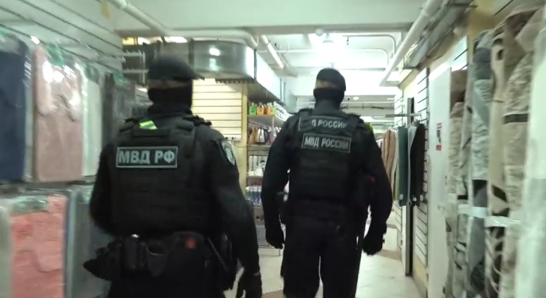 Полиция провела рейд в Апраксином дворе