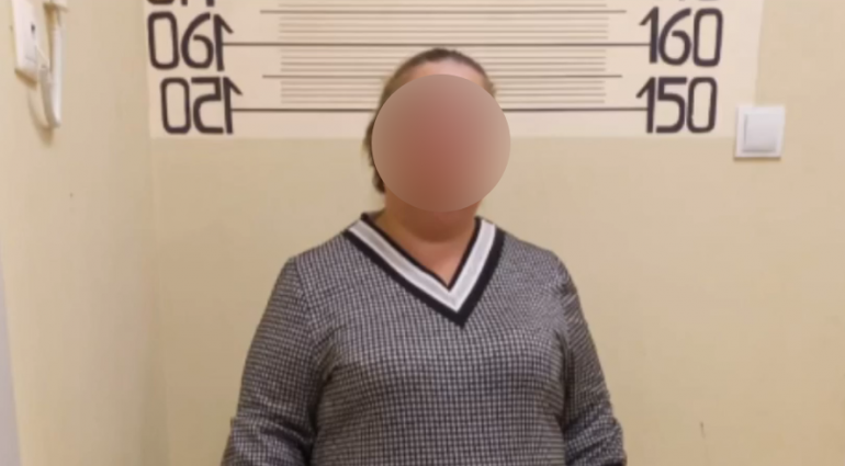 Прохожая рассыпала монеты у ног пенсионерки и похитила 16 тысяч на Васильевском острове