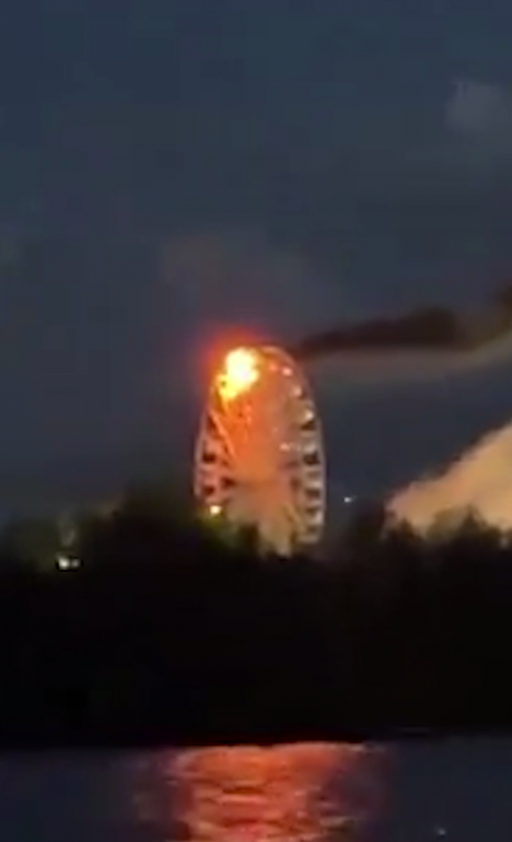 Колесо обозрения загорелось в парке в Германии, пострадали 30 человек