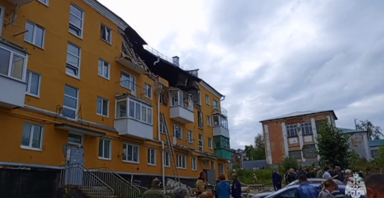 В Пермском крае после взрыва газа обрушилась крыша жилого дома