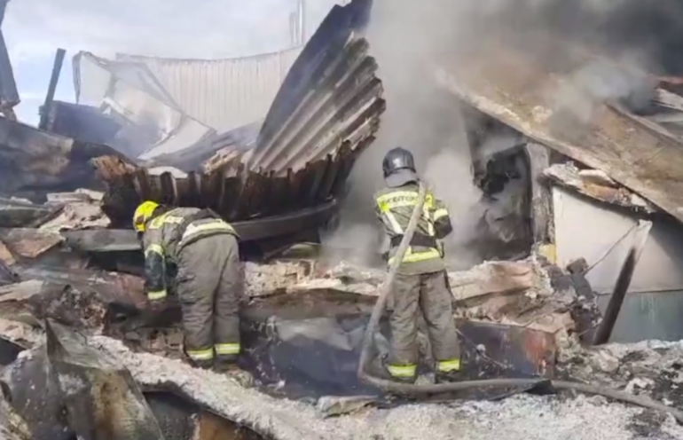 Причиной пожара в цехе с батутами в Мурино могло стать замыкание проводки
